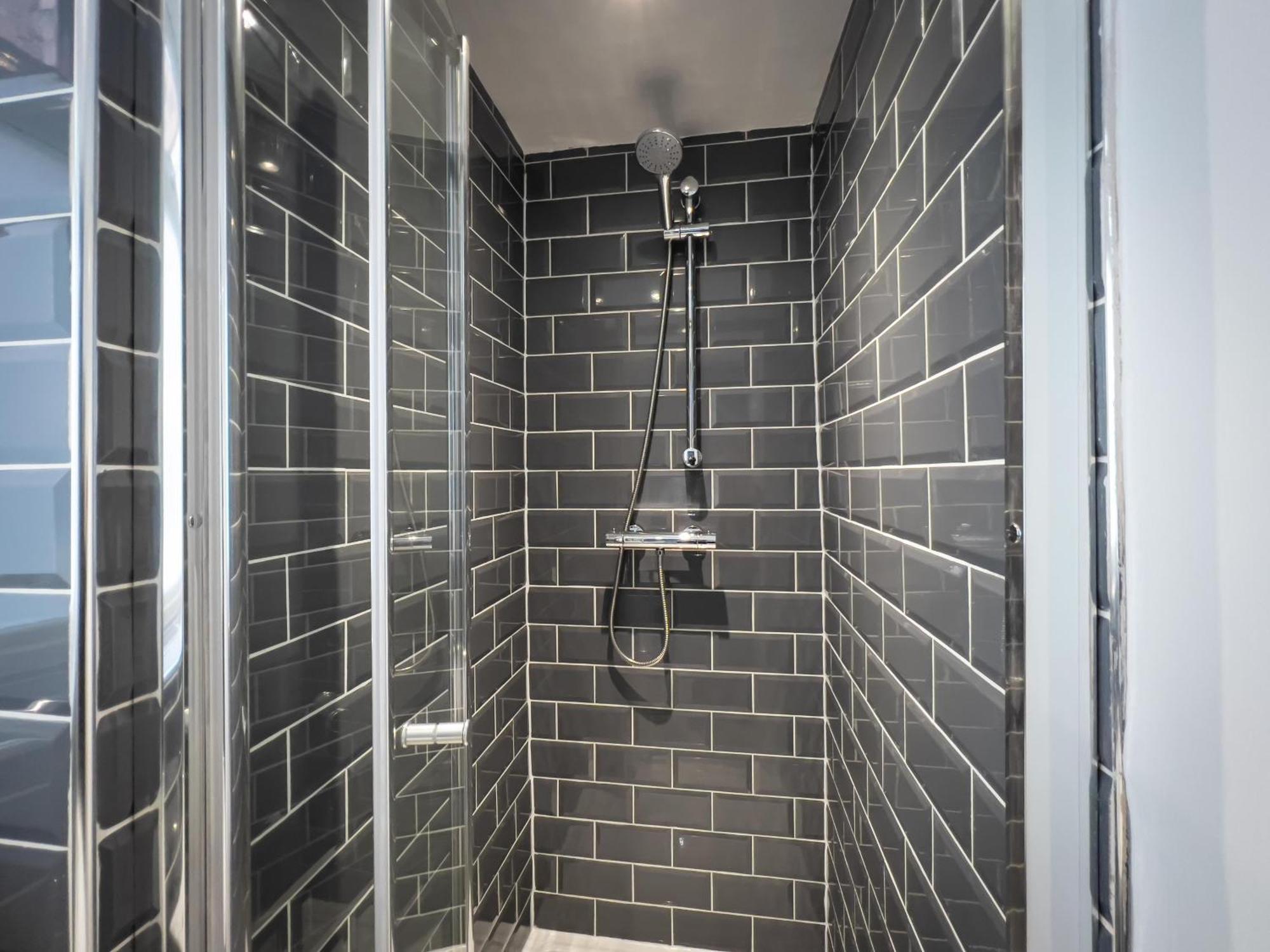 Newly Refurbished 6 Person En-suite Tyne & Wear Newcastle Upon Tyne * Killingworth